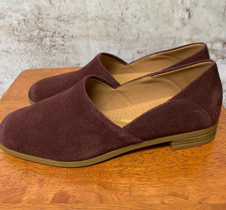 Clarks Burgundy W Shoe Size 8.5 flat shoe