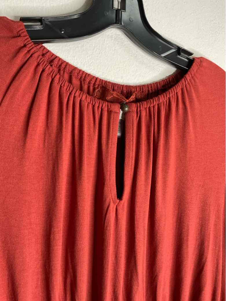 Cupio Size M Rust Keyhole long sleeve top