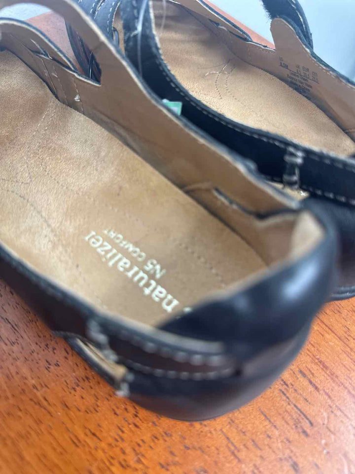 Naturalizer Shoe Size 8.5 Black flat shoe