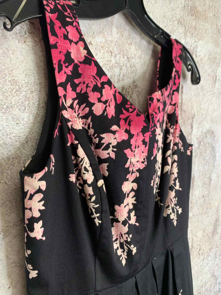White Black Market Size 4 Pink sleeveless dress