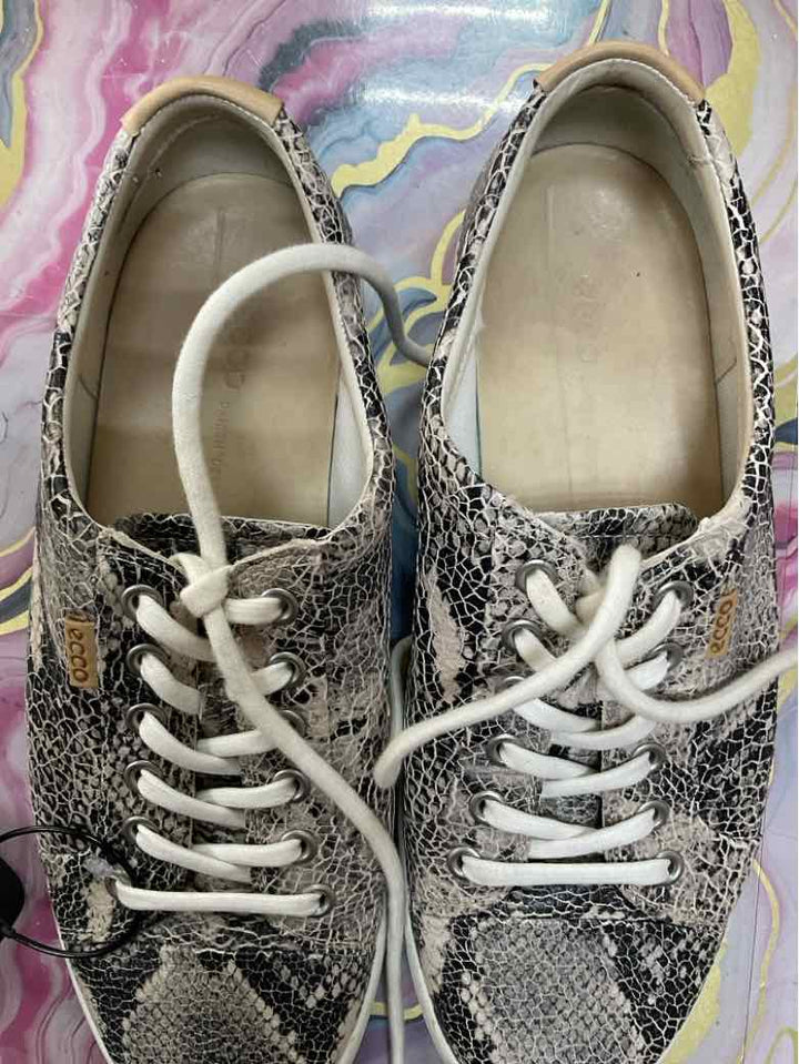 ecco Shoe Size 9.5 Grey flat shoe