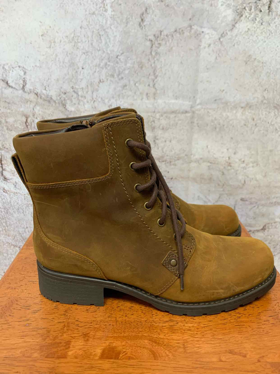 Clarks Brown W Shoe Size 10 ankle boots