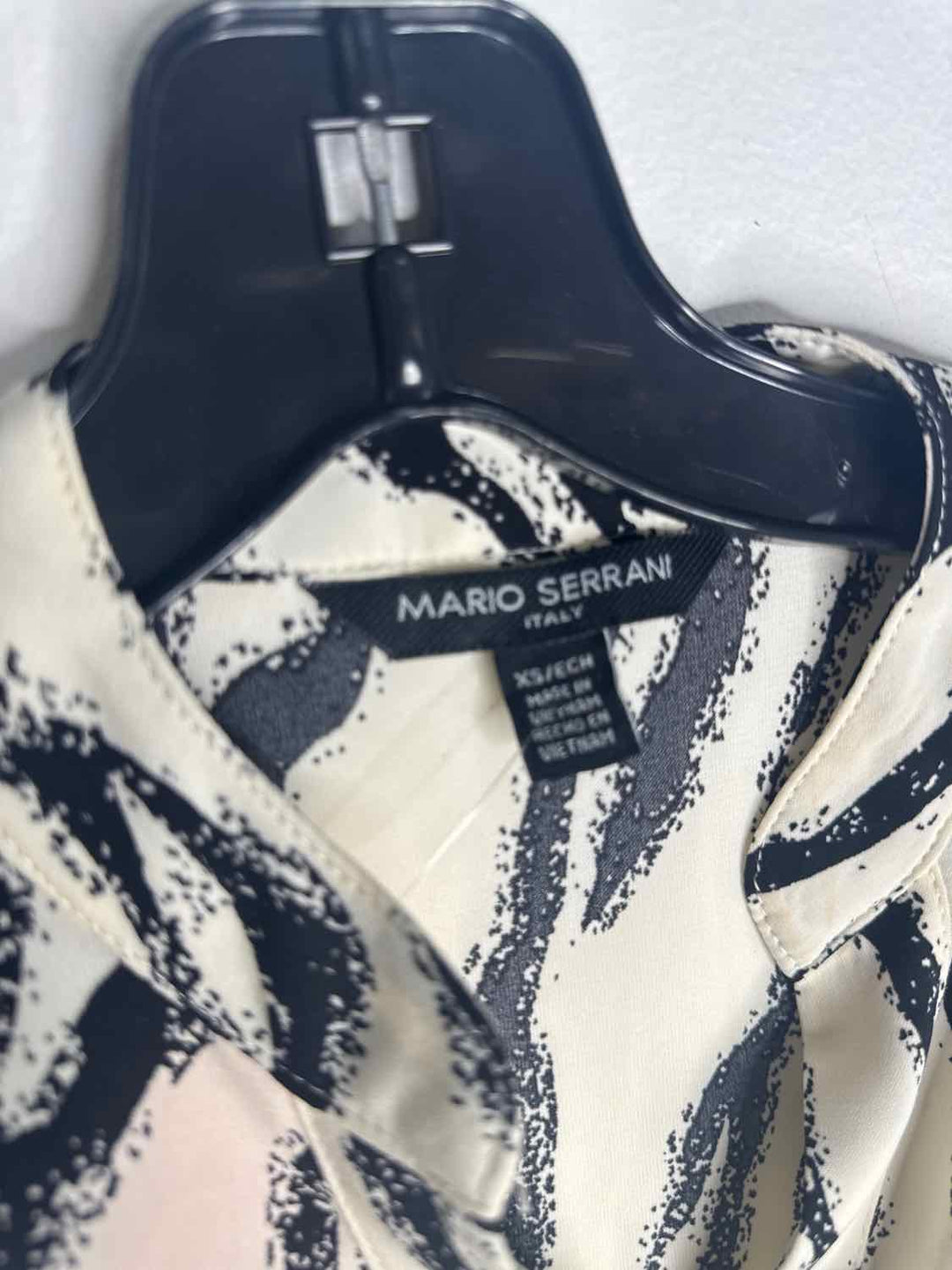 Mario Serrani Size XS Button Down Blk & White long sleeve top