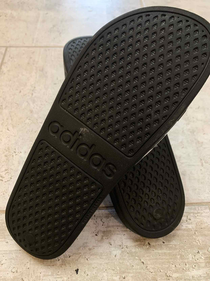 Adidas Shoe Size 9 Black sandal low