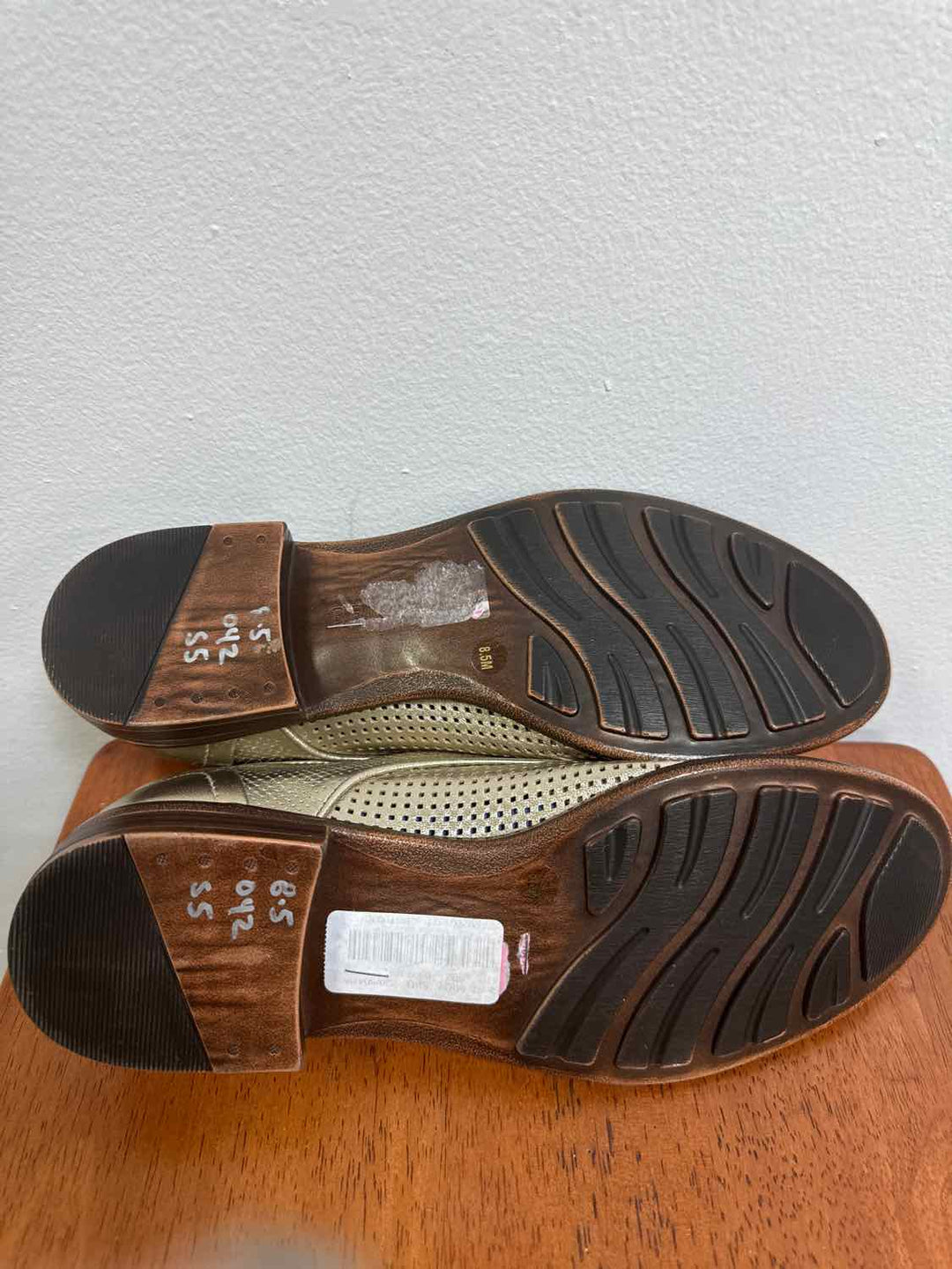 Brioso Shoe Size 10.5 Gold flat shoe