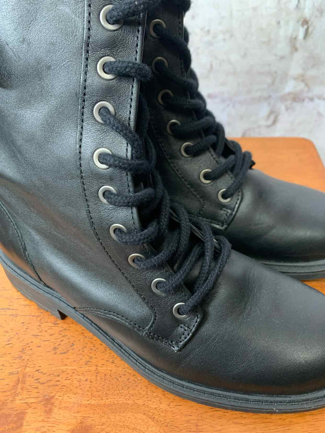 Clarks Black W Shoe Size 7.5 ankle boots