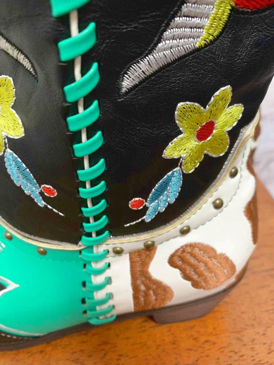 Urban Outfitters Multi-Color W Shoe Size 41 cowgirl boot