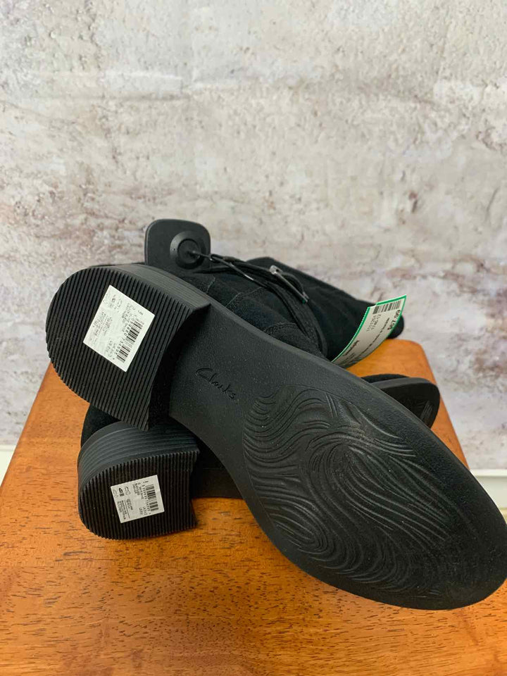 Clarks Black W Shoe Size 6 boots flat heel