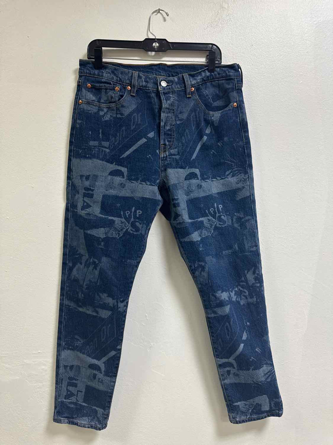 Levi Size 32 Denim Jeans