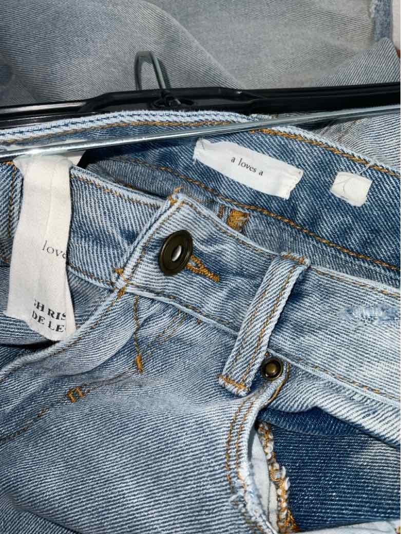 a loves a Size 25 Denim Good Holes Jeans