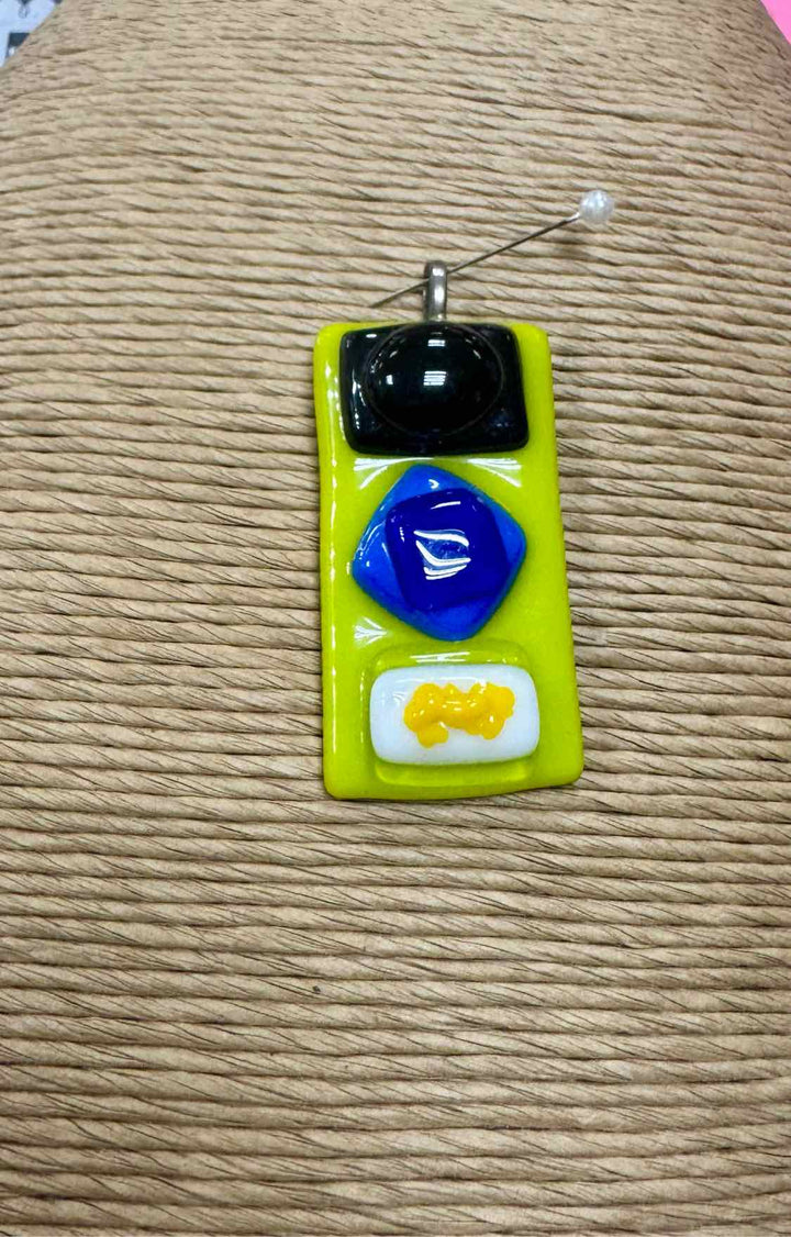 SwirlyQs Size M/L Neon lime green NWT Pendant only