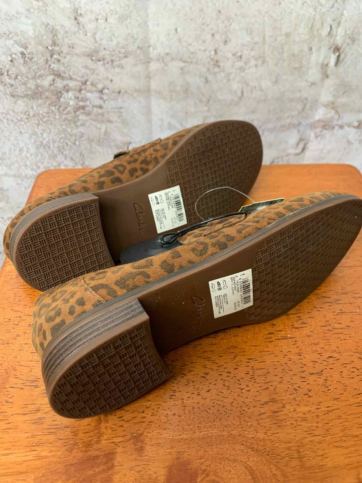 Clarks Animal Print W Shoe Size 6.5 flat shoe