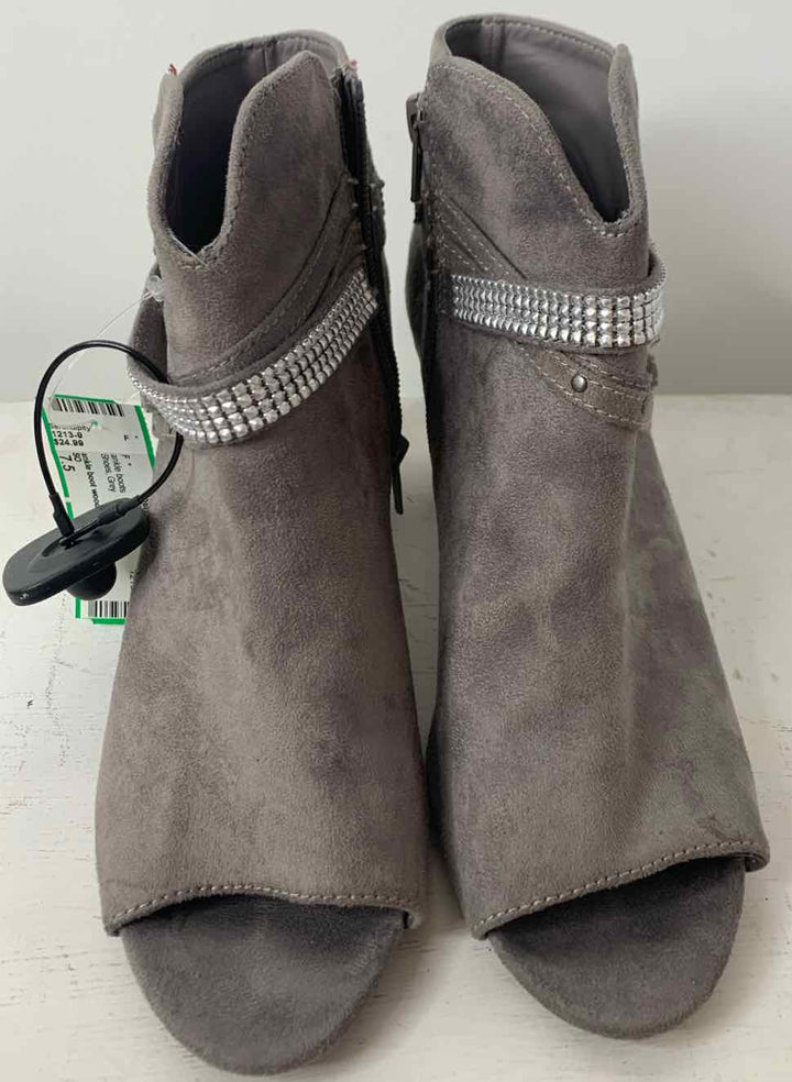 SO Grey W Shoe Size 7.5 ankle boots