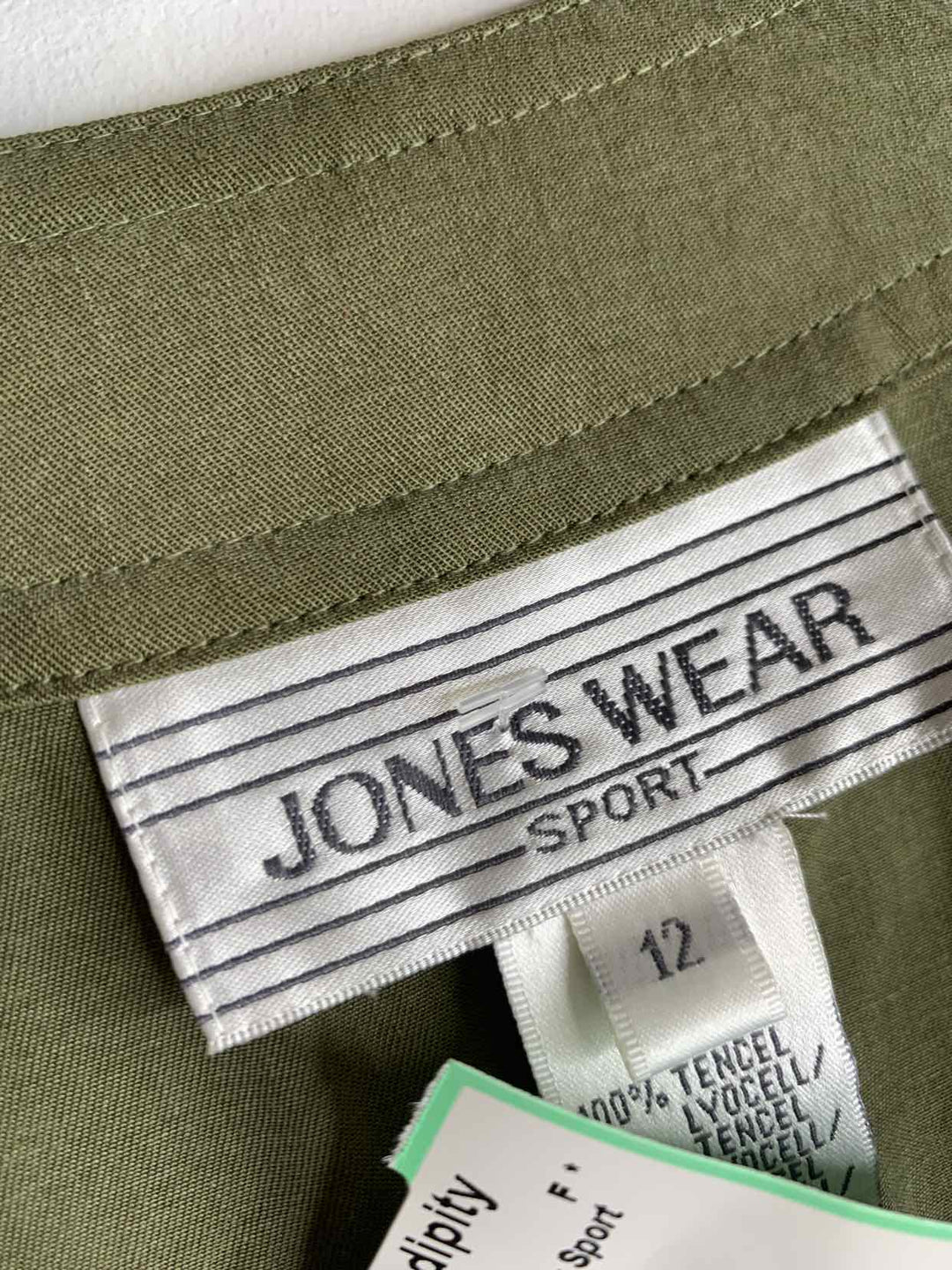 Jones of New York Sport Women Size 12 Olive long sleeve top