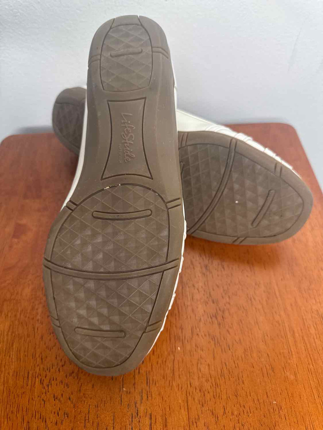 Life Stride Beige W Shoe Size 9 flat shoe