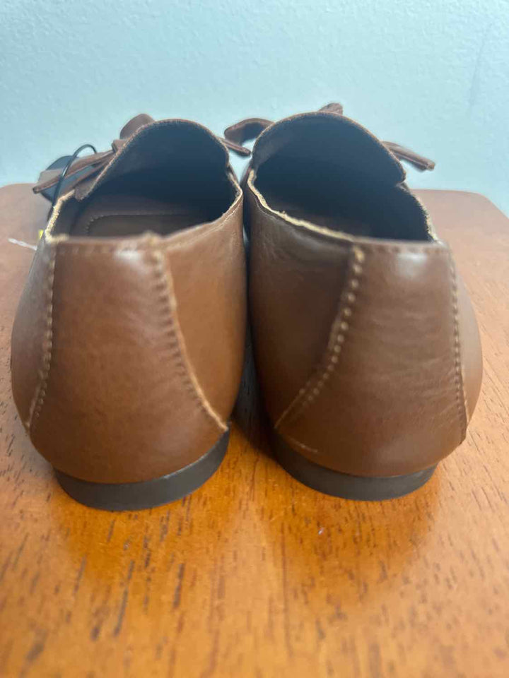 Born Shoe Size 8 Tan flat shoe