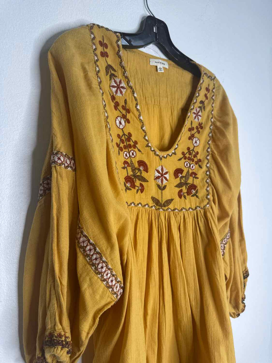 Max Studio Size L Mustard V-neck elastic sleeve long sleeve top