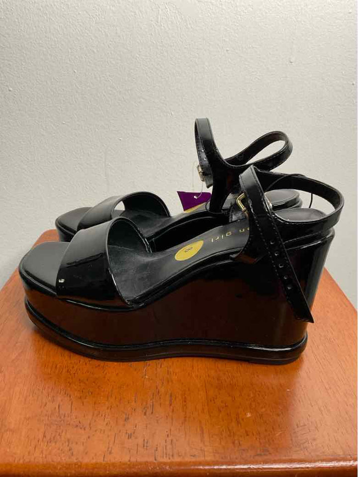 Madden Girl Shoe Size 8 Black wedge