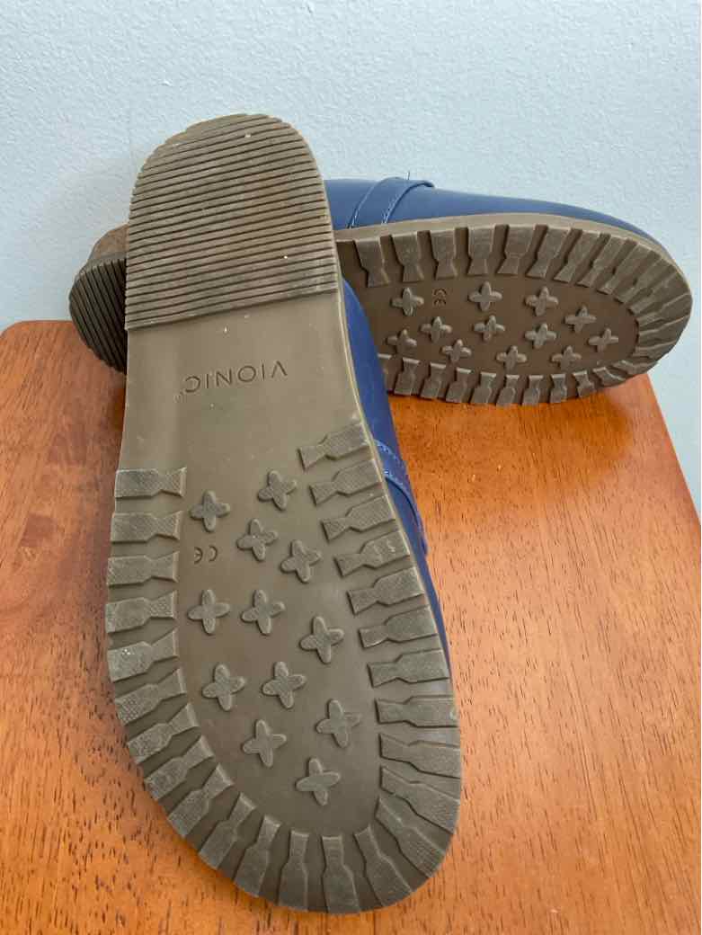 Vionic Shoe Size 11 Blue flat shoe