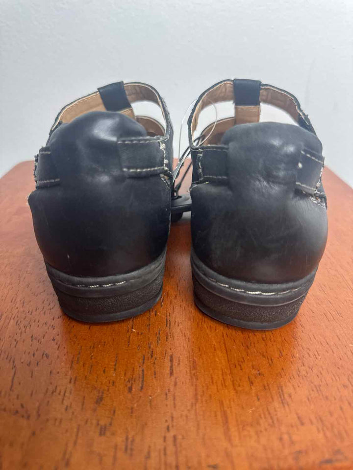 Naturalizer Shoe Size 8.5 Black flat shoe