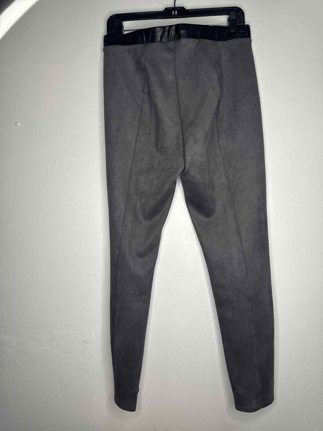 Women Size 10 White Black Market Grey casual