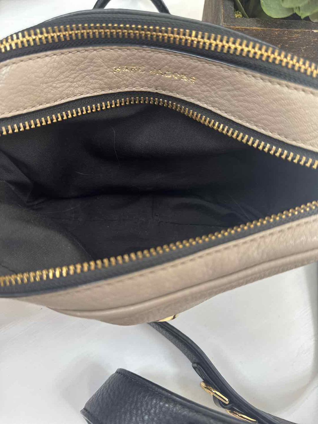 Marc Jacobs taupe shoulder bag