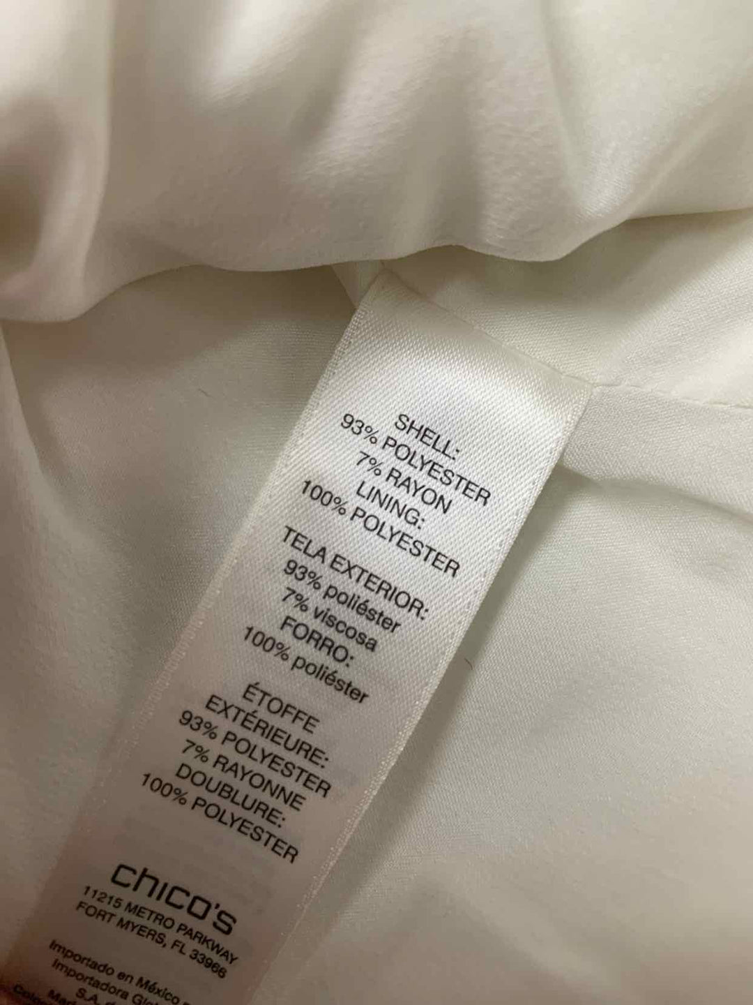 Chicos Size 1 Ivory NWT Gold Hardware jacket
