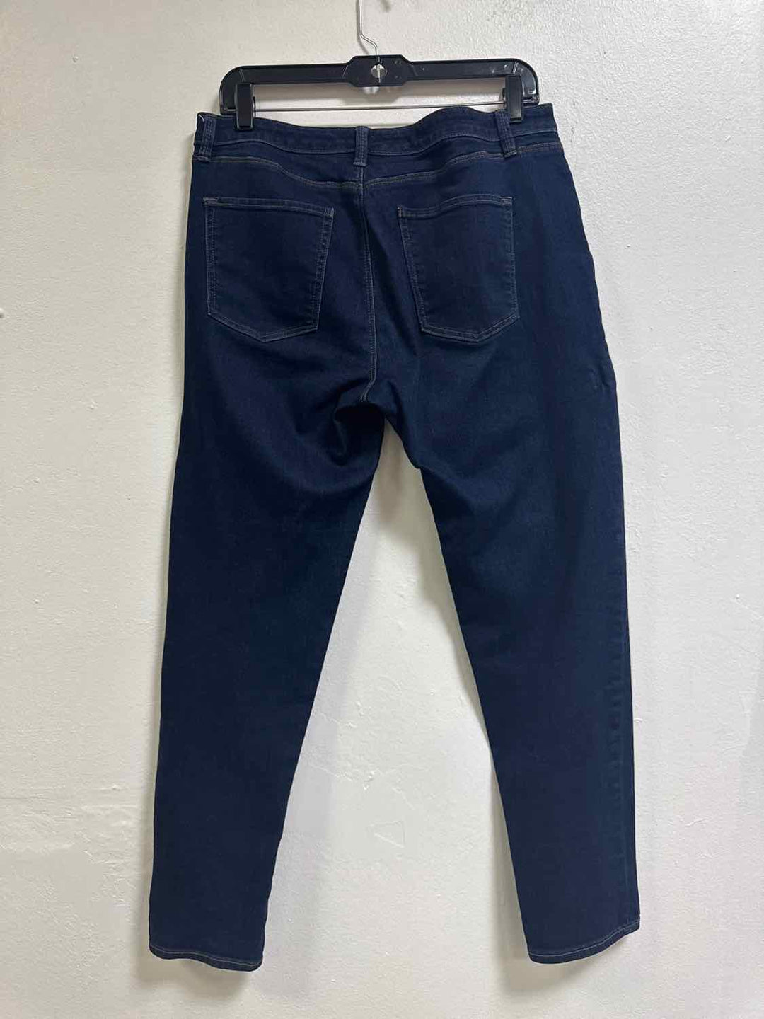 Women Size 8 White Black Market denim Jeans