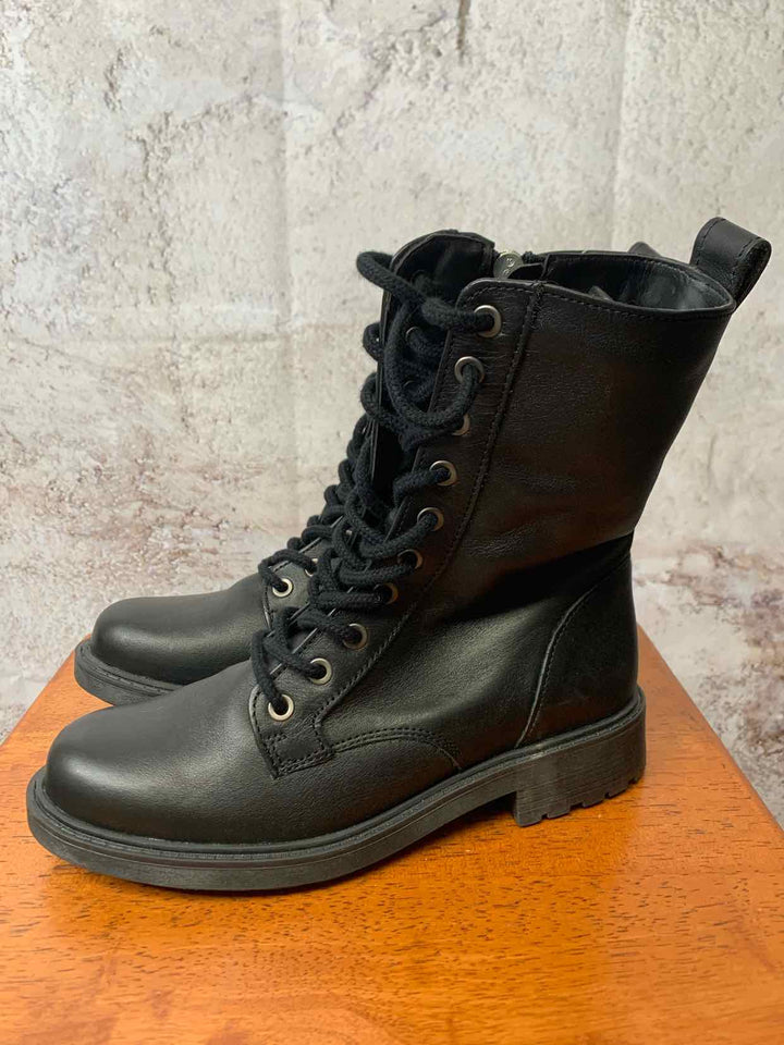Clarks Black W Shoe Size 7.5 ankle boots