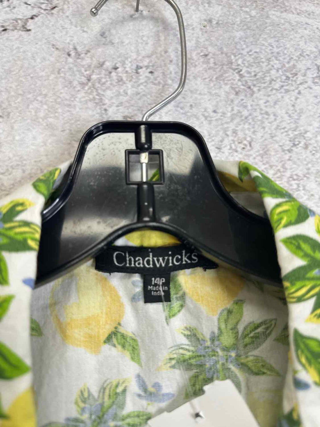 Chadwicks Size 14P Green V-neck Lemons short sleeve top