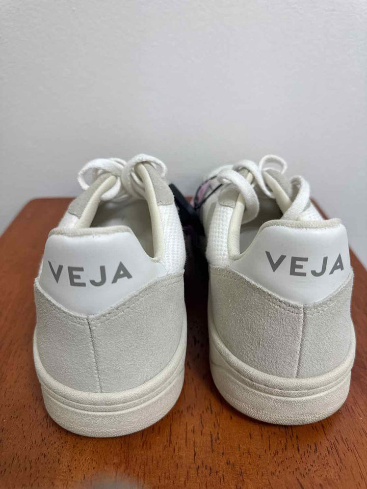 VEJA White W Shoe Size 10 athletic sneaker