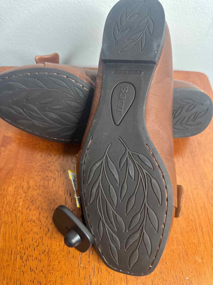 Born Shoe Size 8 Tan flat shoe