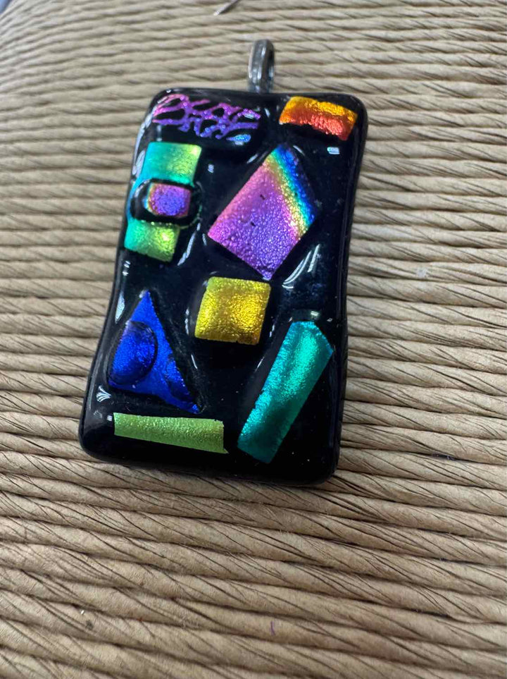 SwirlyQs Size M/L Metallic NWT Pendant only