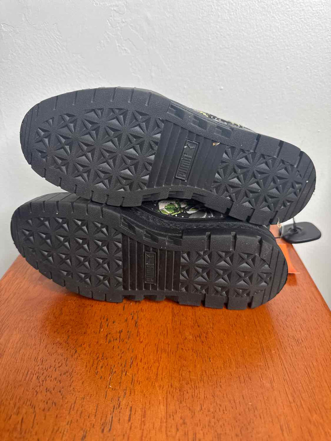 Puma Shoe Size 8 Black athletic sneaker