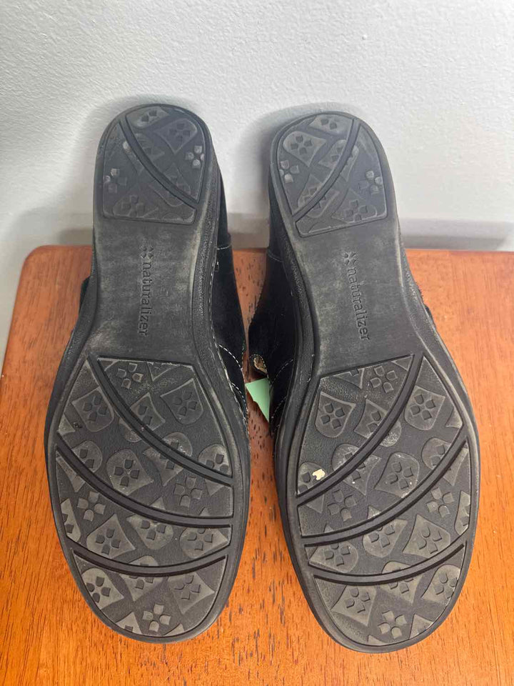 Naturalizer Shoe Size 8.5 Black flat shoe