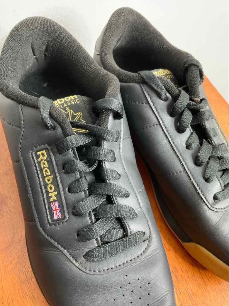 Reebok Shoe Size 8 Black athletic sneaker