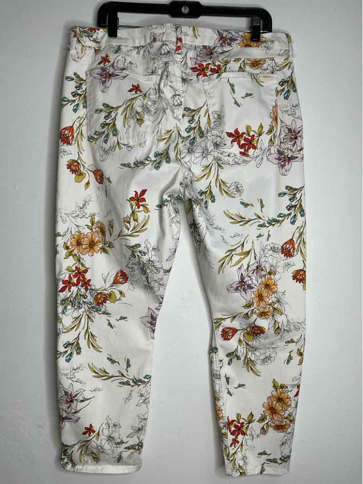 Jenn 7 Size 16 White casual