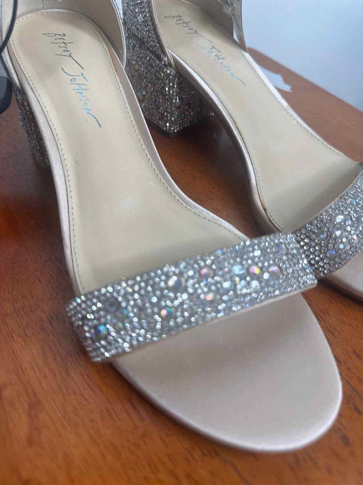 Betsy Johnson Shoe Size 9 Silver medium sandal