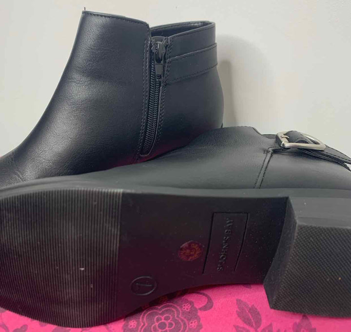 St Johns Bay Black W Shoe Size 7 ankle boots