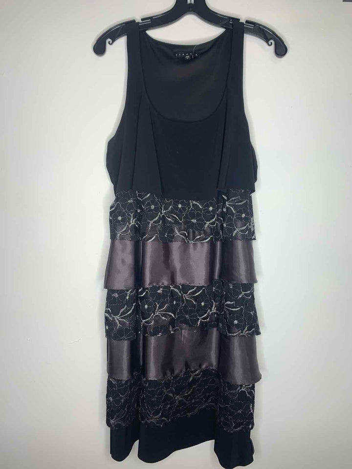 Women Size L Tiana B Black Sleeveless Dress