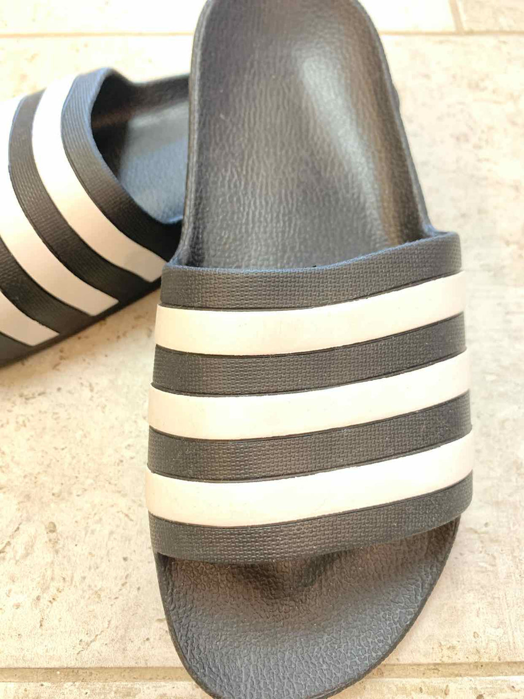 Adidas Shoe Size 9 Black sandal low