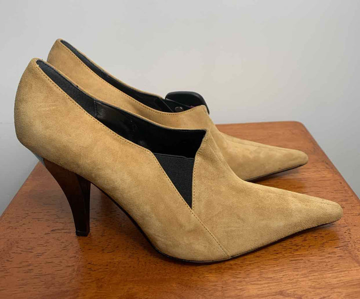 J Renee tan W Shoe Size 9.5 high heel