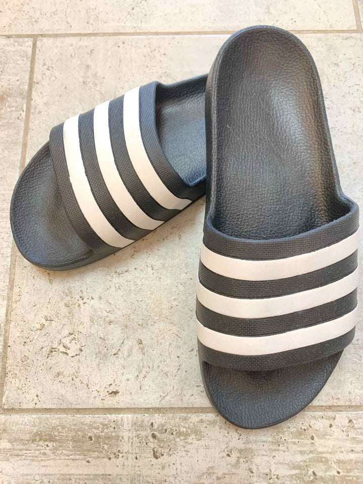 Adidas Shoe Size 9 Black sandal low