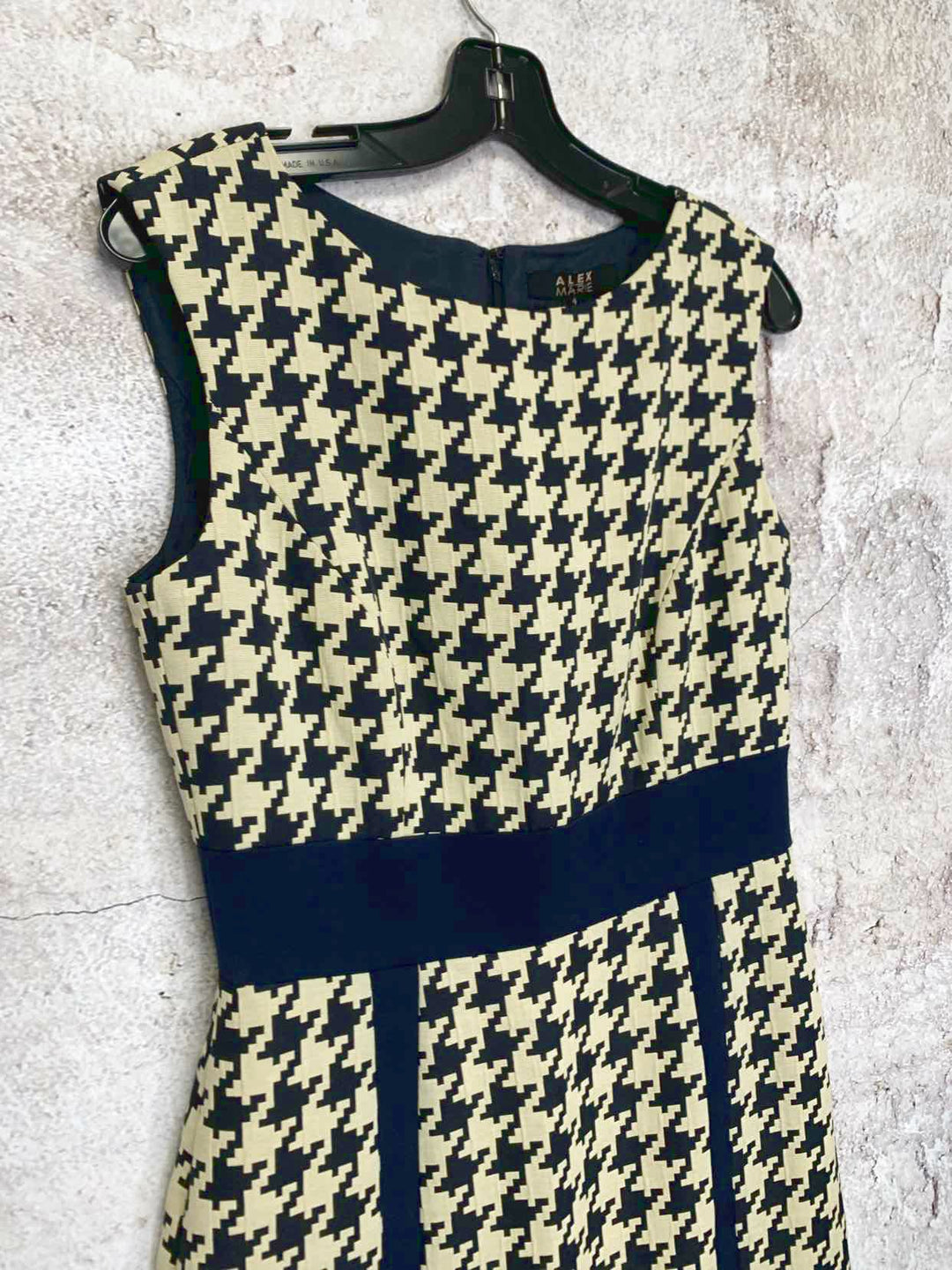 Alex Marie Size 4 Navy Beige sleeveless dress