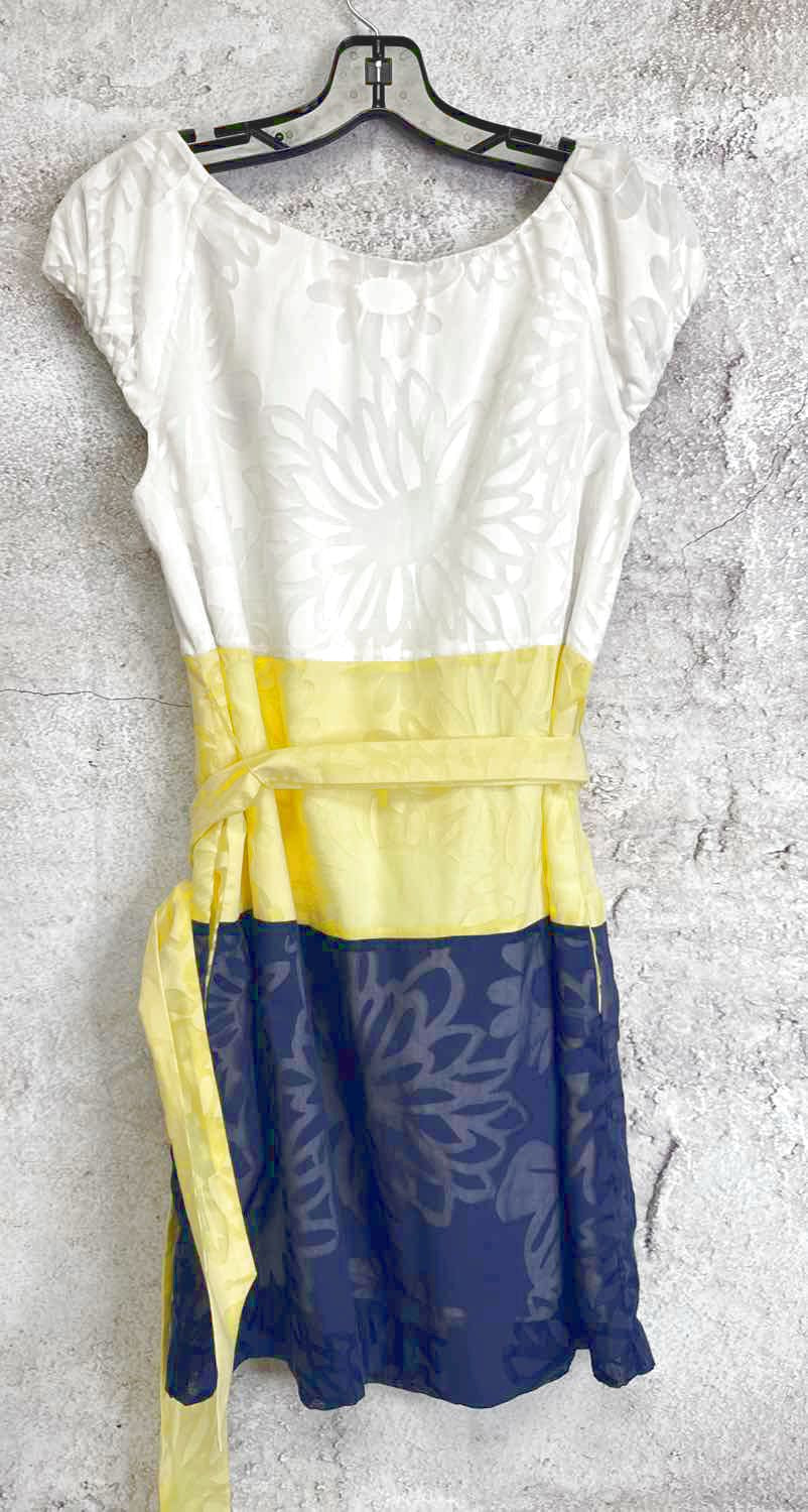 Lilly Pulitzer Size S White Yellow short sleeve