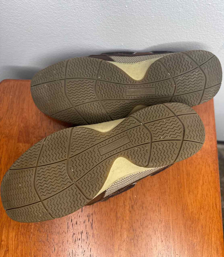 Highland Creek Shoe Size 8.5 Brown flat shoe