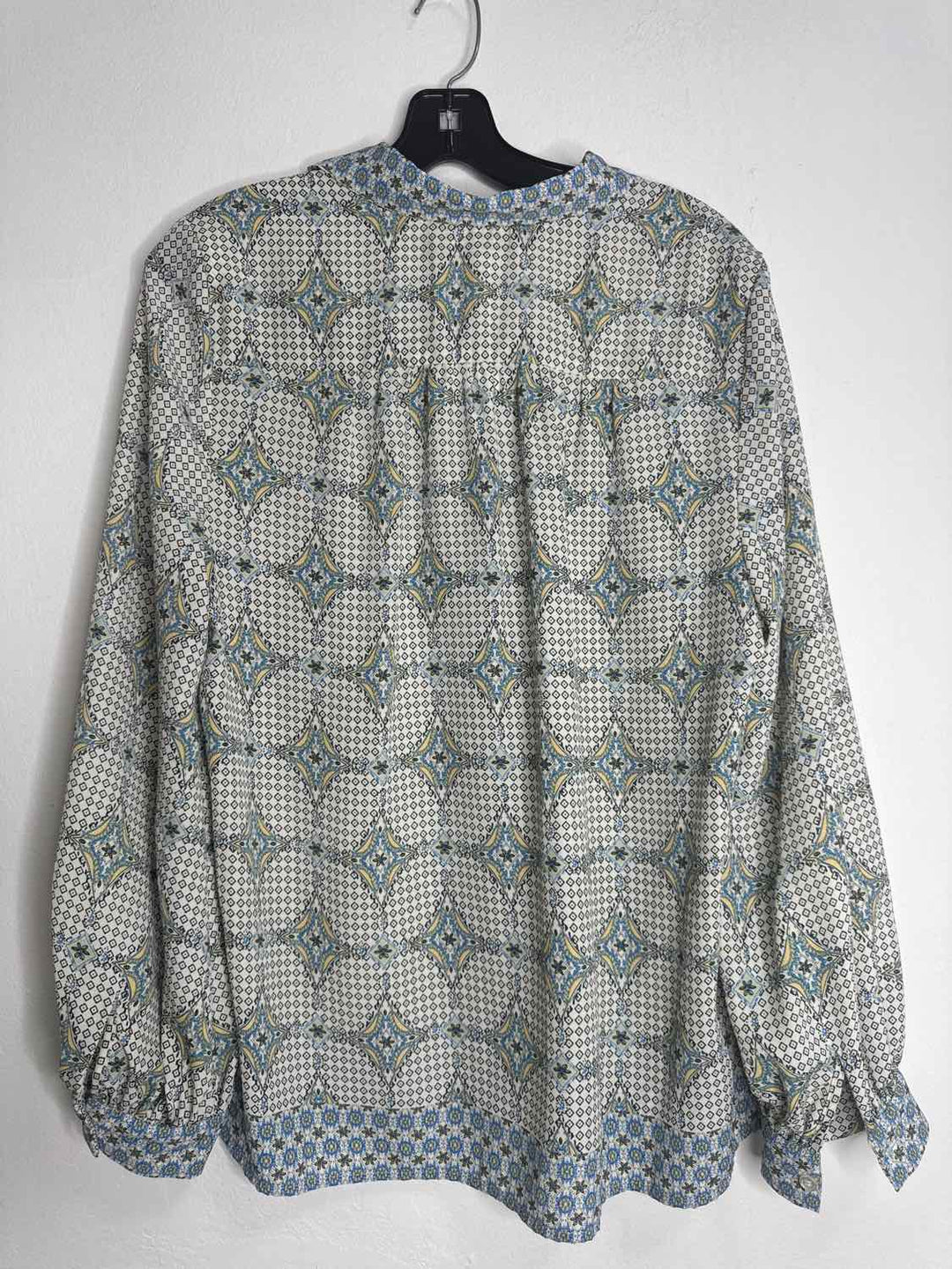 Max Studio Size L Ivory Button Down long sleeve top