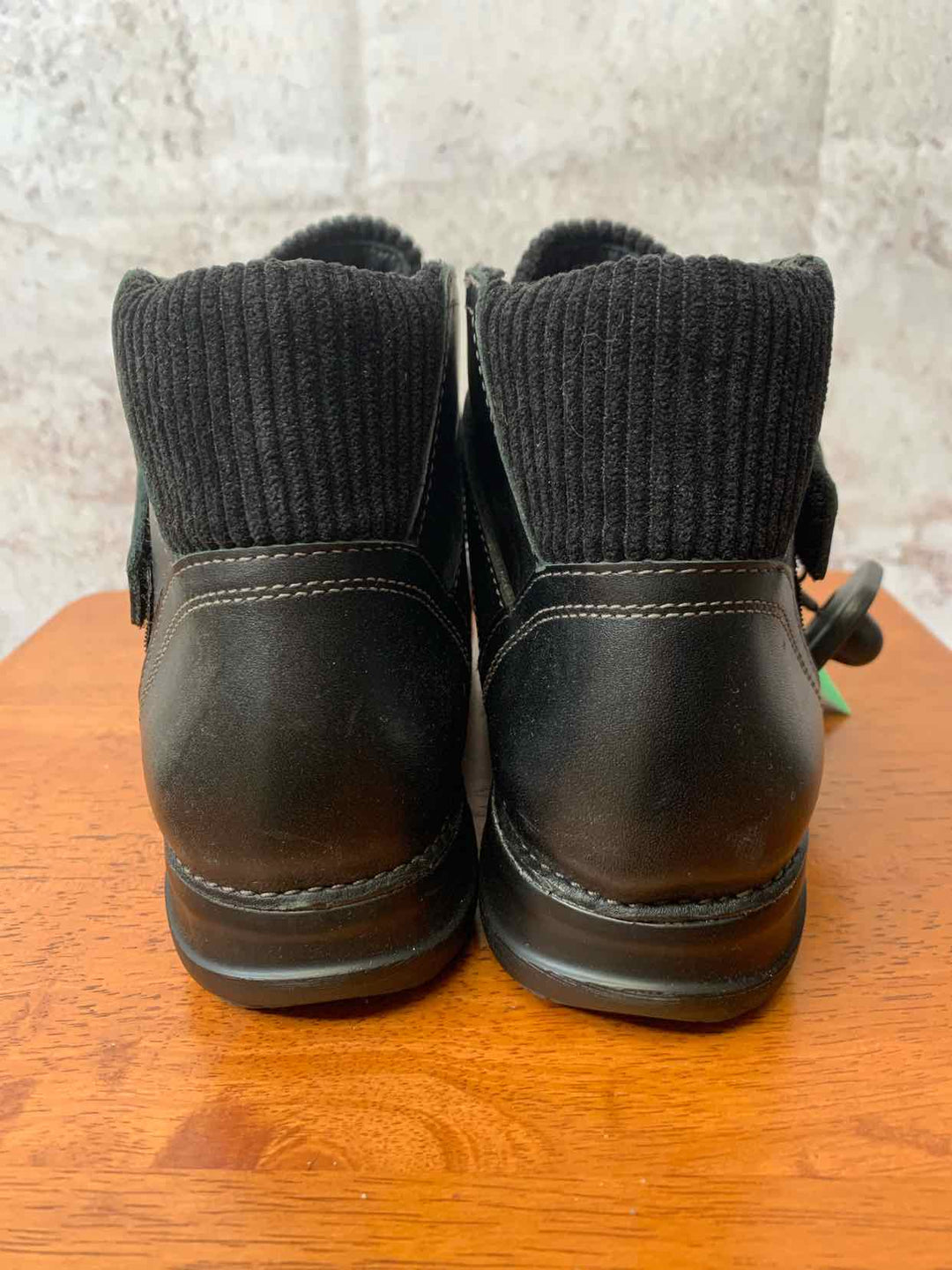 Clarks Black W Shoe Size 6.5 ankle boots