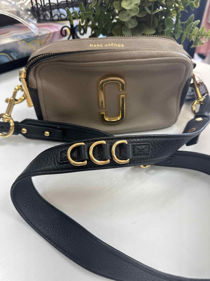 Marc Jacobs taupe shoulder bag