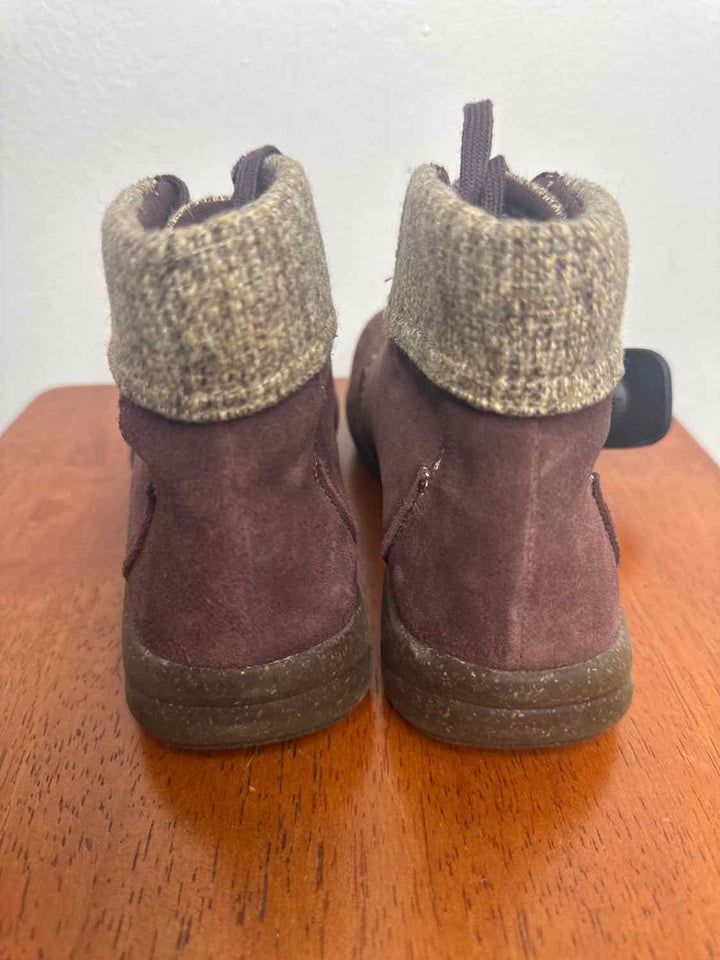 Clarks maroon W Shoe Size 6.5 ankle boots